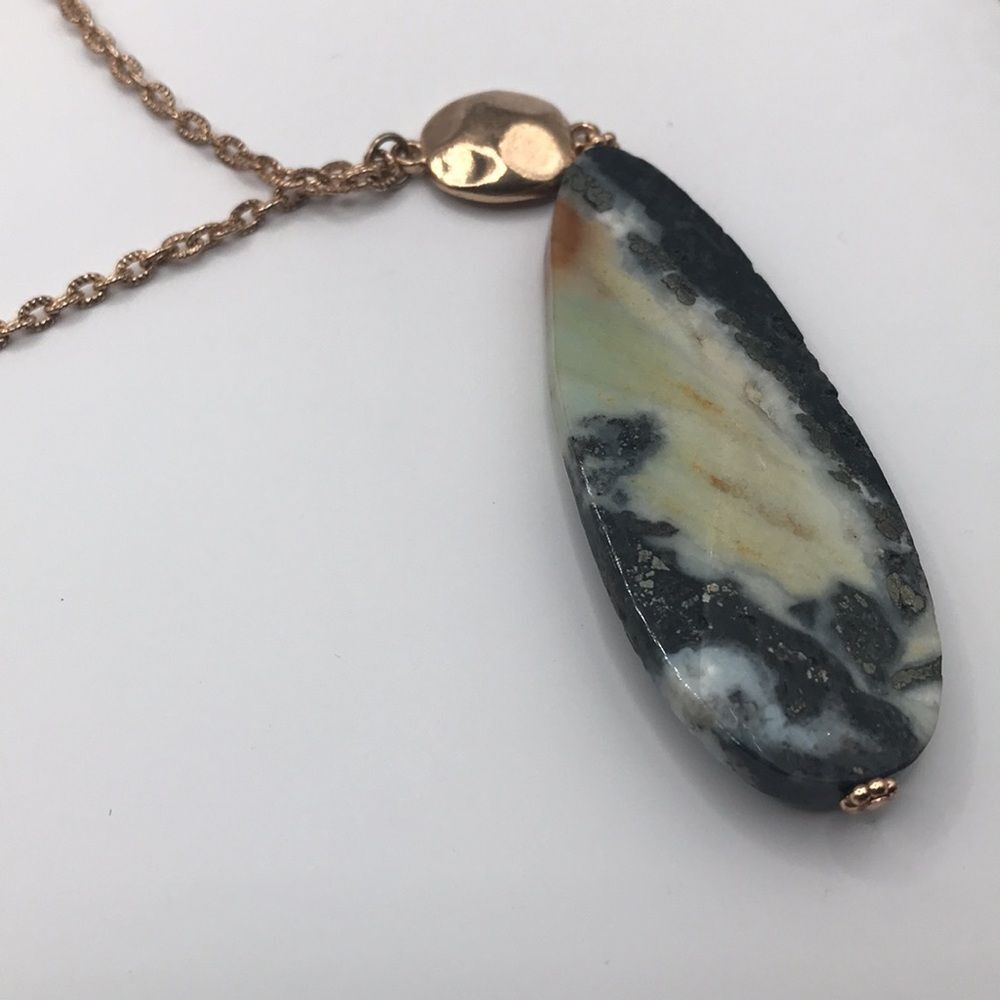 Agate pendant on long gold tone chain